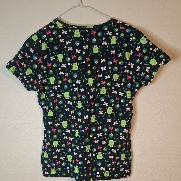 Zoe + Chloe Frog Print Black Scrub top size medium - Picture 5 of 7